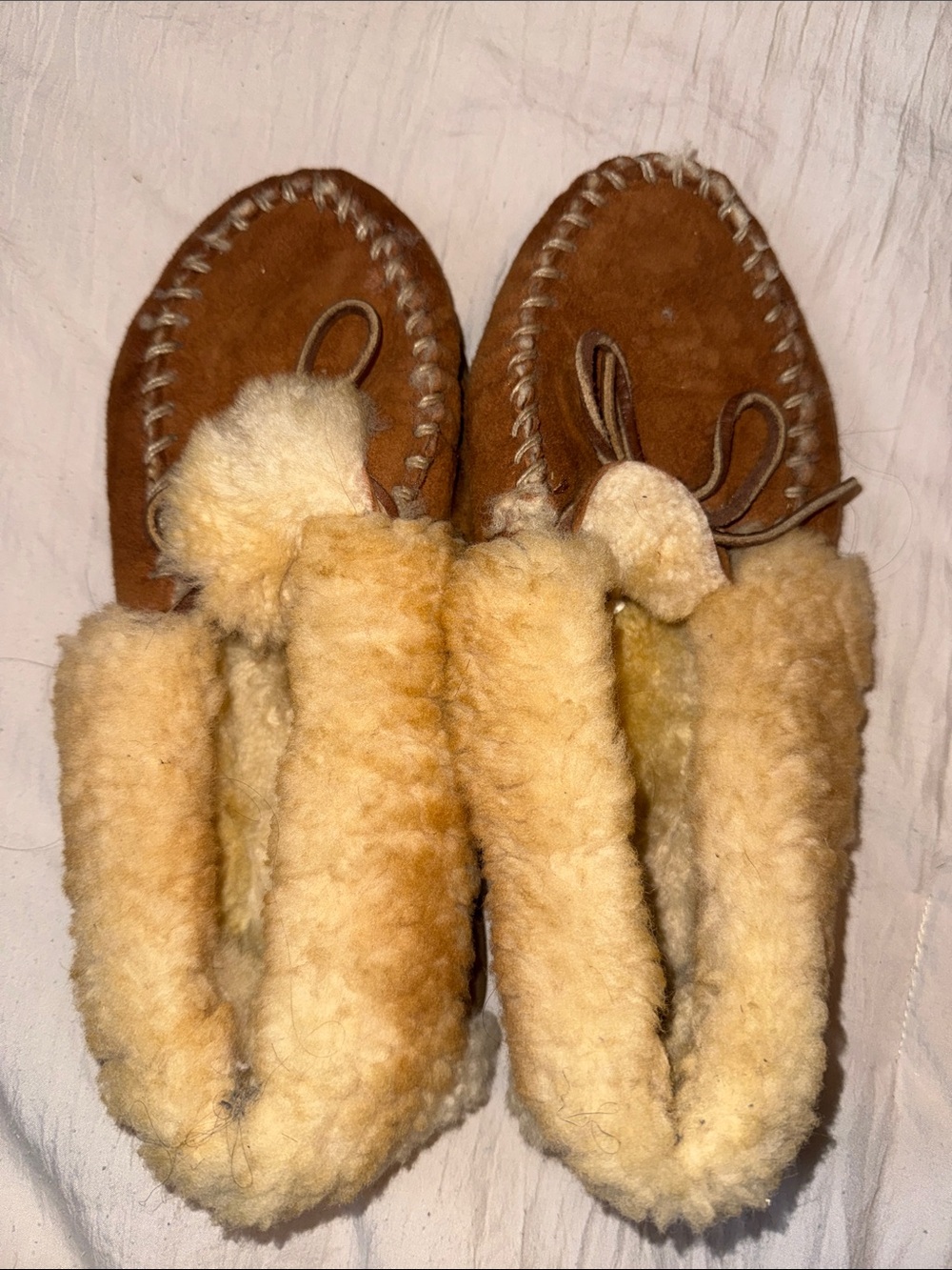 Women’s L.L.Bean Chestnut Brown Shearling-Lined Moccasin Slippers
